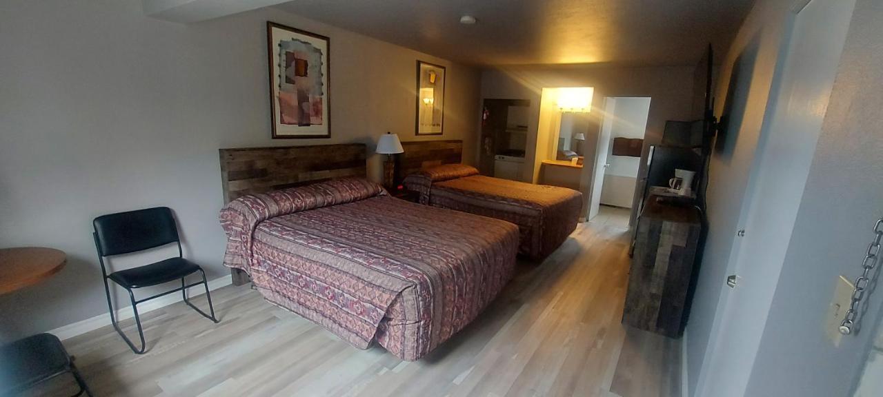 Lazy Bear Lodge แครนบรูค ภายนอก รูปภาพ